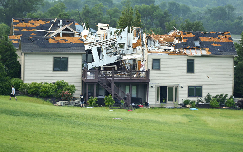 Tornado devasta Kansas City; deja 11 heridos y daños materiales