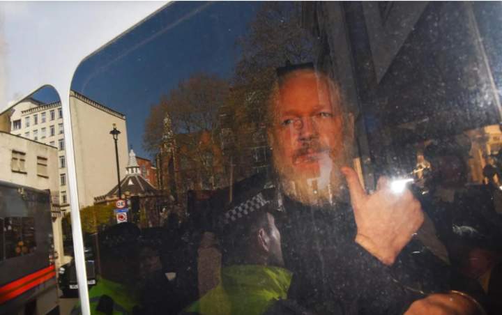 Acusan de medidas implacables contra Assange