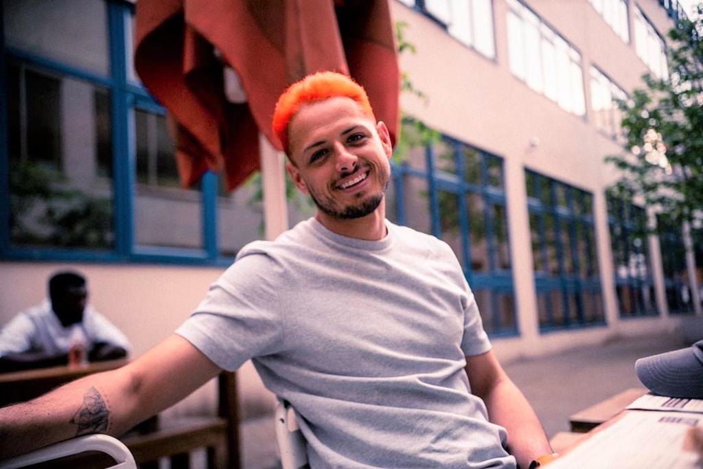 Con deseo de mantenerse en Europa, 'Chicharito' cumple 31 años