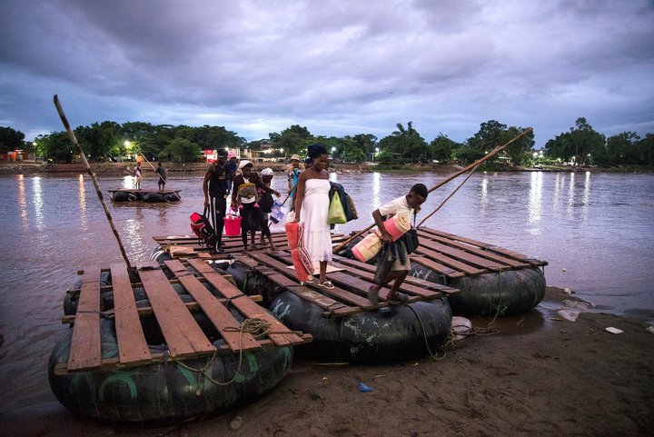 Flujo de migrantes por río Suchiate aumenta
