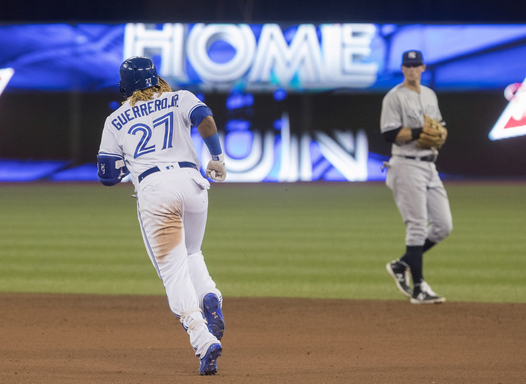 Azulejos remonta ante Yanquis de NY