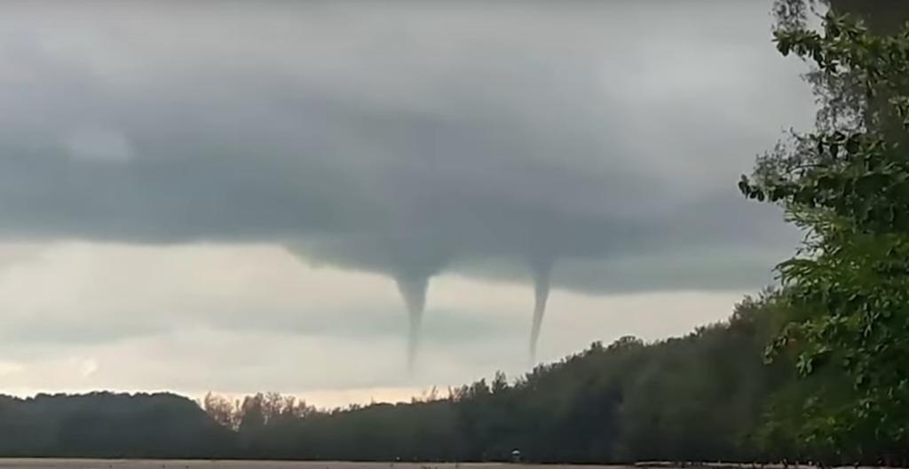 Registran impresionante tornado doble en Tailandia
