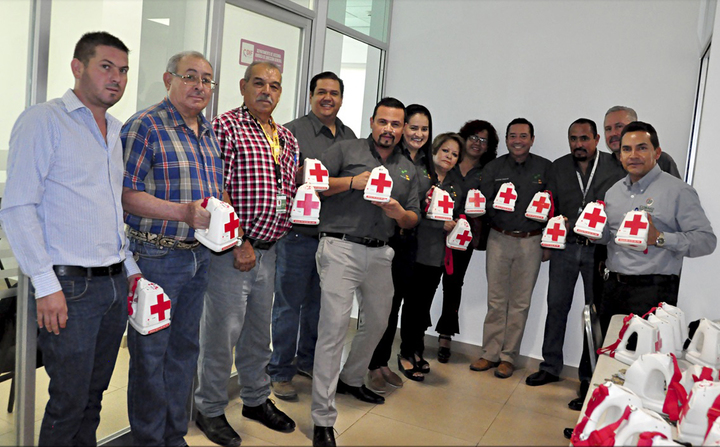 Entrega Cobaed alcancías de Cruz Roja