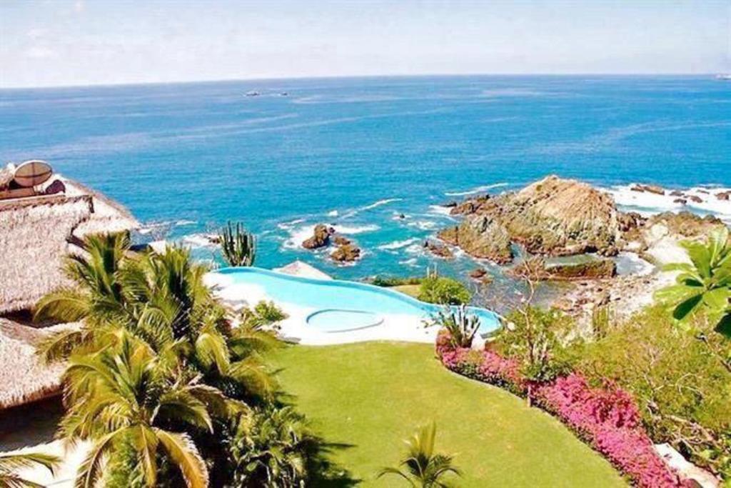 AHMSA regala a Lozoya residencia de lujo