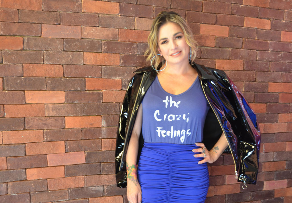 Pese a probar el género urbano, María José le es fiel a su estilo pop