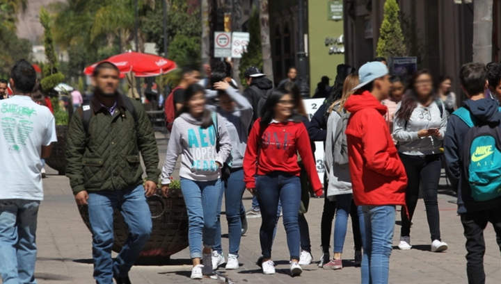 'Estudiantes gastan beca AMLO en fiestas'