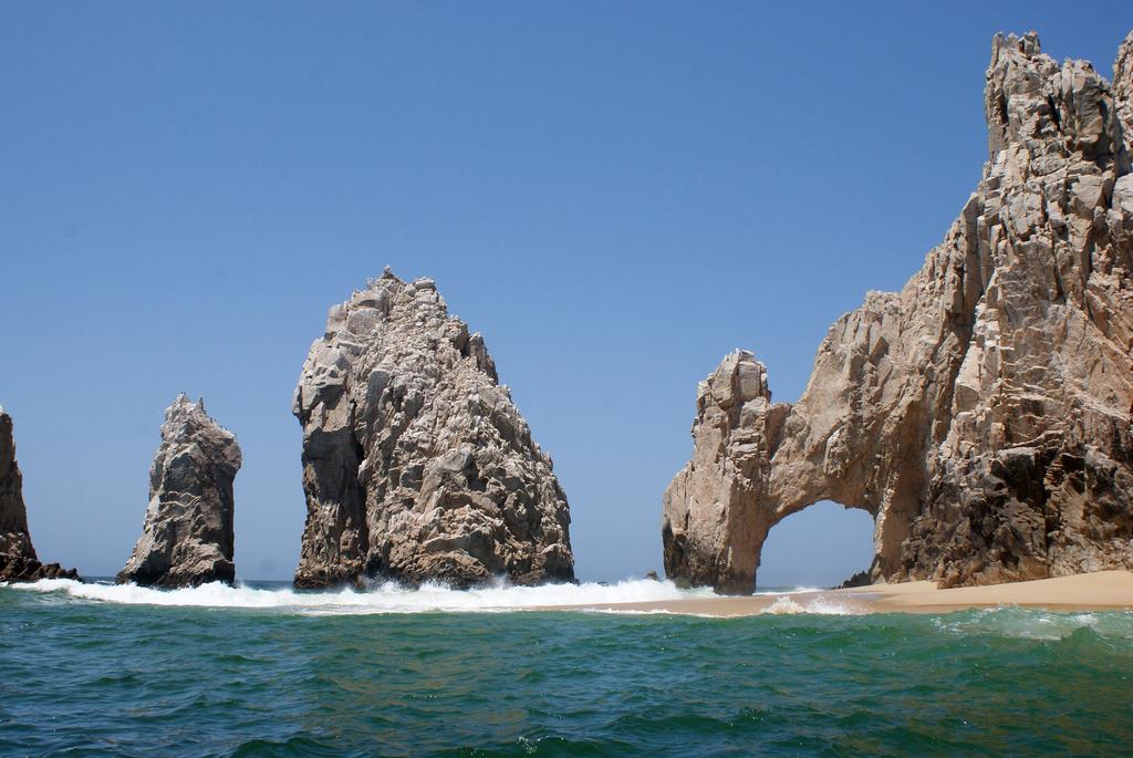 Fracturas presagian colapso del icónico Arco de Cabo San Lucas