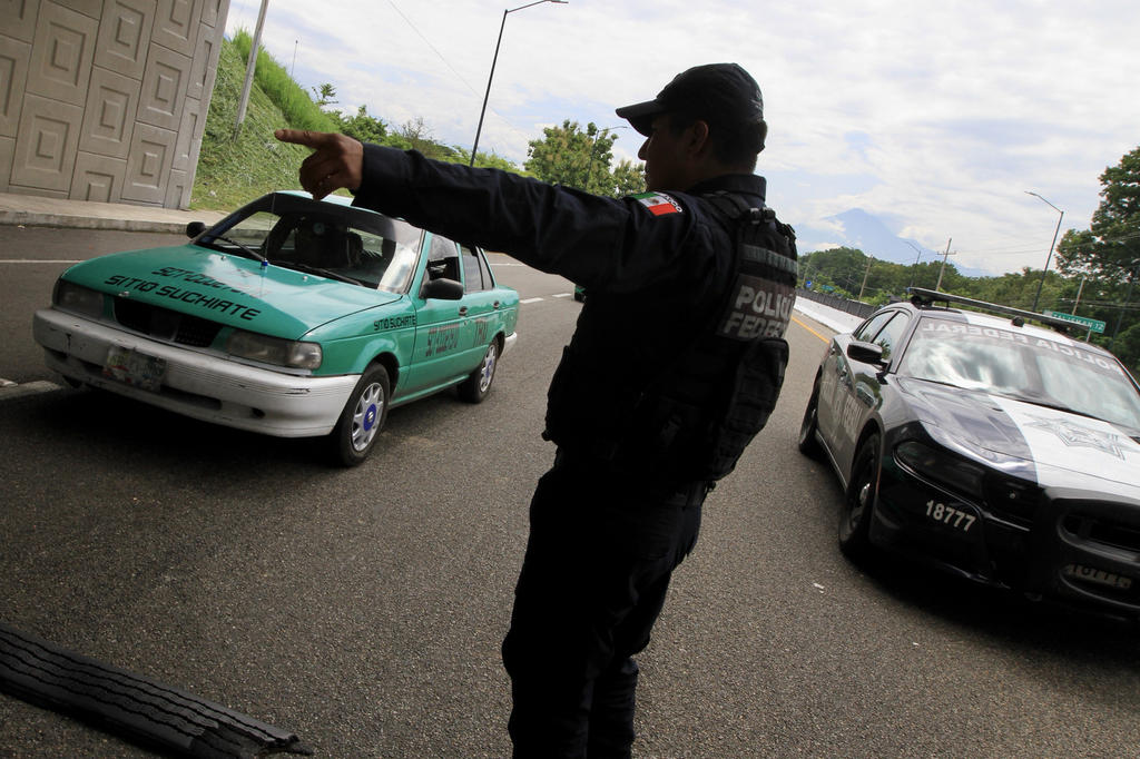 Detienen a dos por transportar a 35 migrantes en Chiapas