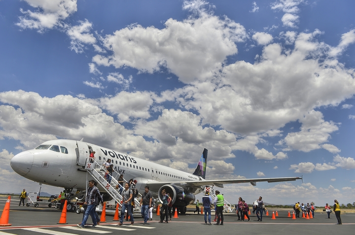 Inaugura Aispuro nuevo vuelo a la Ciudad de México