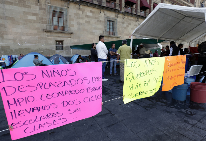 Violencia desplaza  a 5 mil en Guerrero