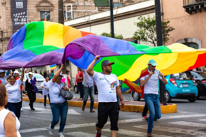 Miles festejan la diversidad sexual