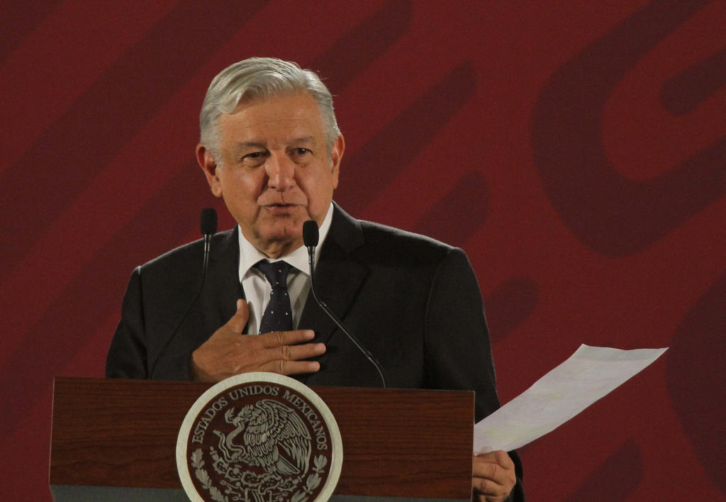 Acusa Obrador a Repsol de lucrar a costa de licitaciones
