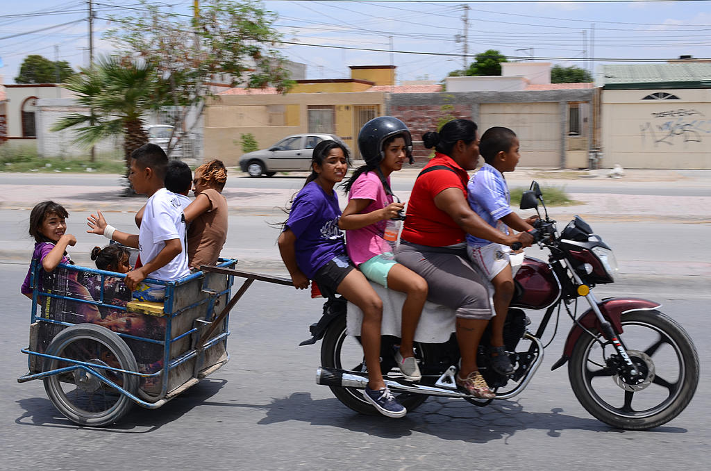 Prohíben en Yucatán que menores de 5 años se transporten en motocicleta