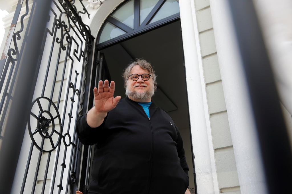 A Del Toro le gusta ayudar