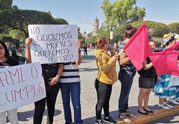 'Falta de becas causa deserción escolar'