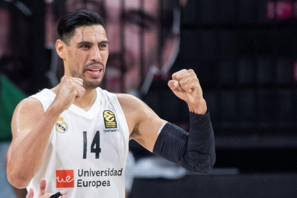 El mexicano Gustavo Ayón podría regresar a la NBA