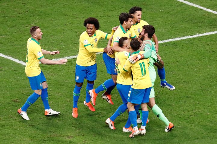 Brasil avanza con angustia