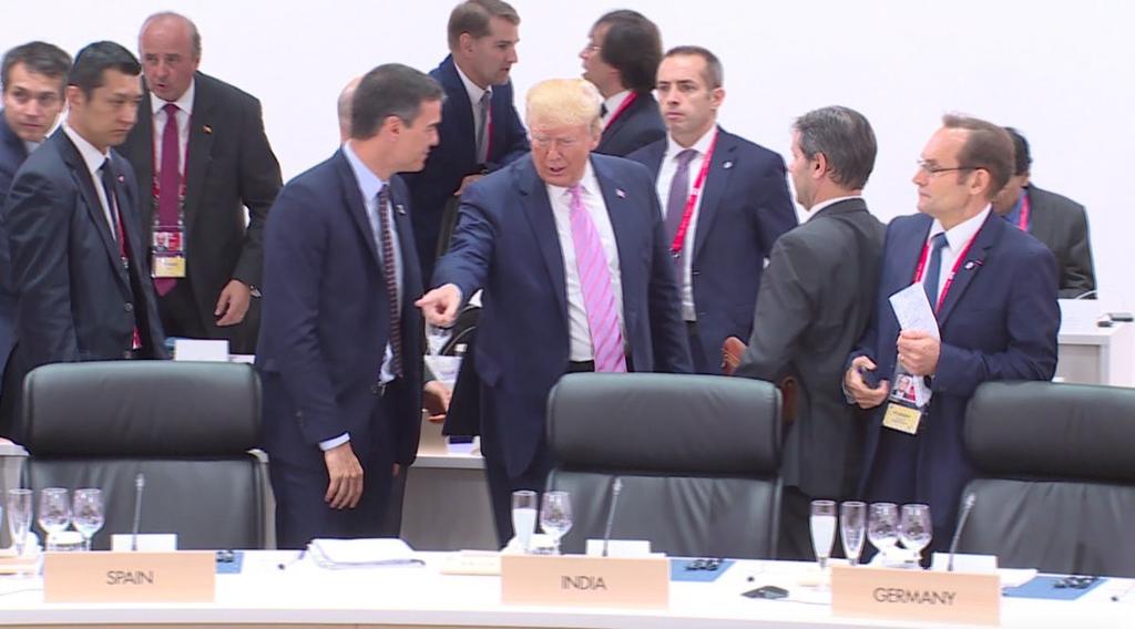 Trump 'manda sentar' a Pedro Sánchez en su encuentro en el G20