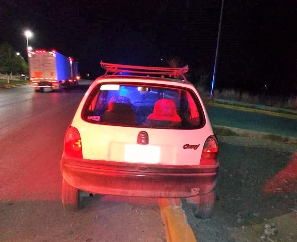 Abandonan vehículo tras accidente en Gómez Palacio