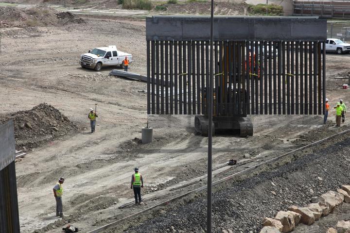 Bloquean fondos para muro fronterizo