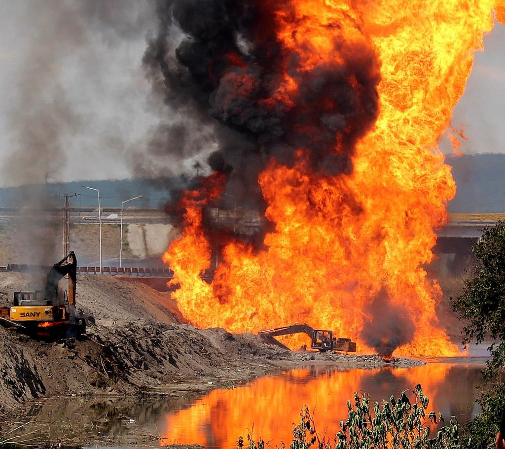 Explosión de ducto de Pemex deja un muerto