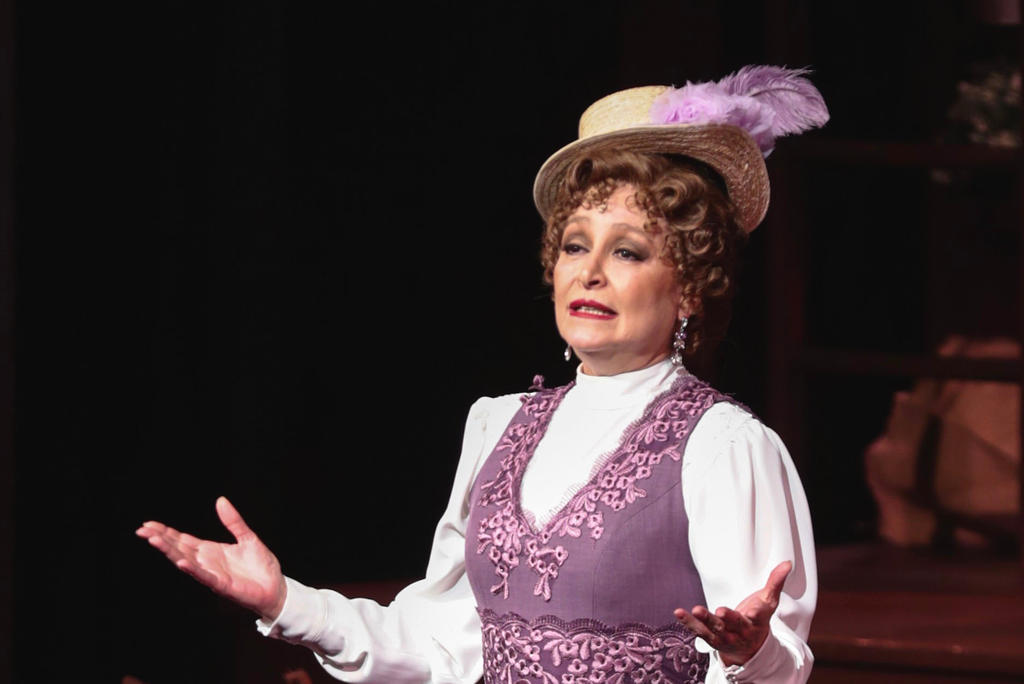 Daniela Romo celebra 200 representaciones de Hello Dolly!