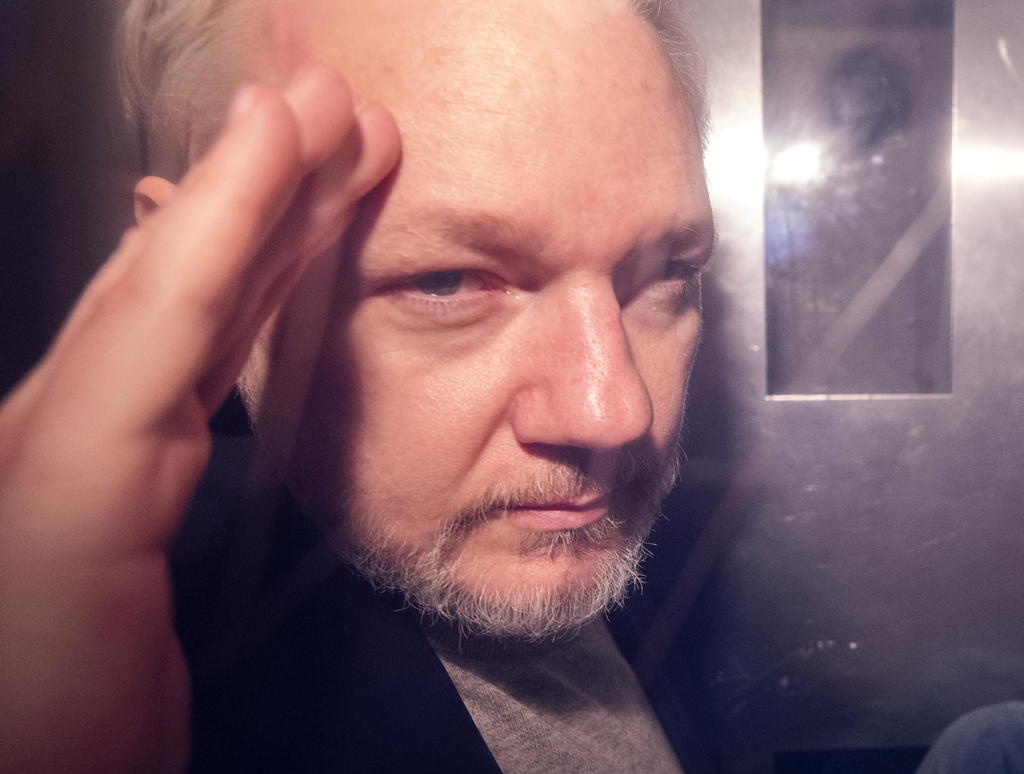 Empresa española espió a Julian Assange en Londres