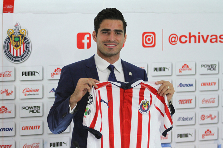 El 'Pollo' Briseño es presentado en Chivas