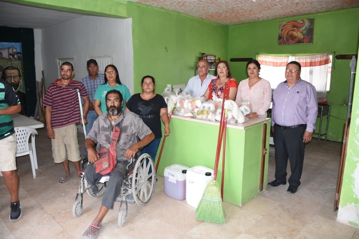 Apoyan servicio de comedor en Lerdo