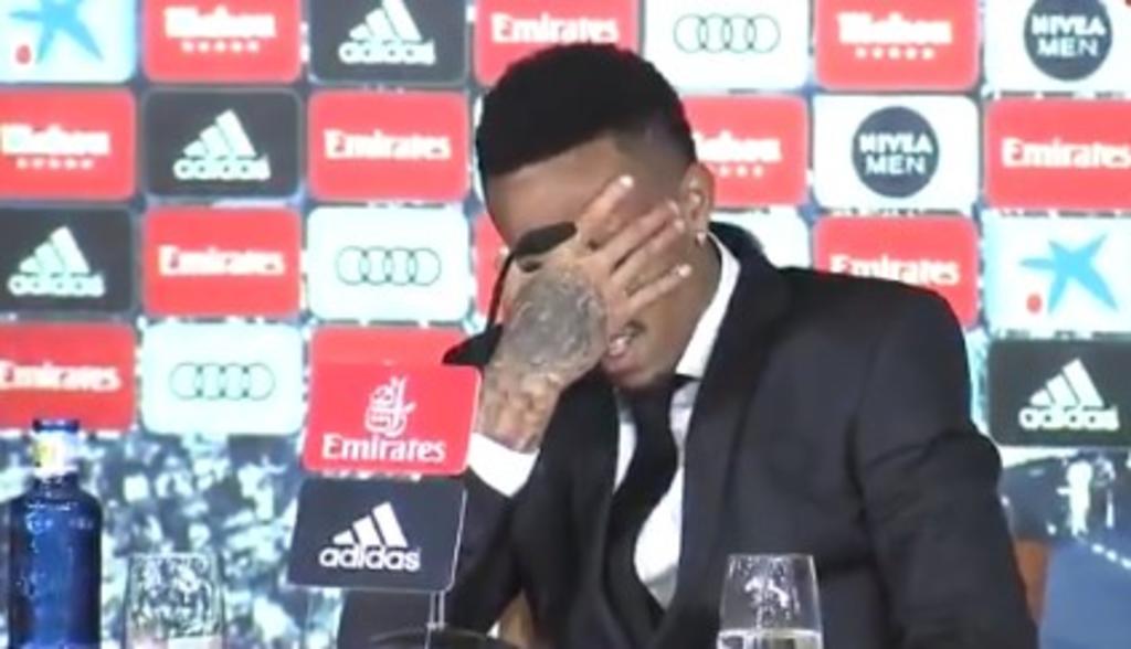 Militao abandona su presentación con Real Madrid tras mareo