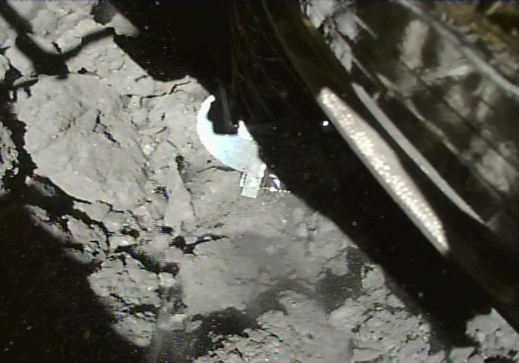 Hayabusa2 toma muestras subterráneas de remoto asteroide