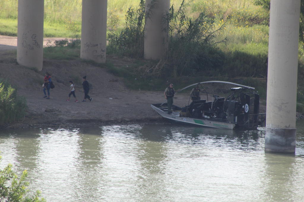 Rescata patrulla fronteriza a dos mujeres y dos menores de edad en el río Bravo