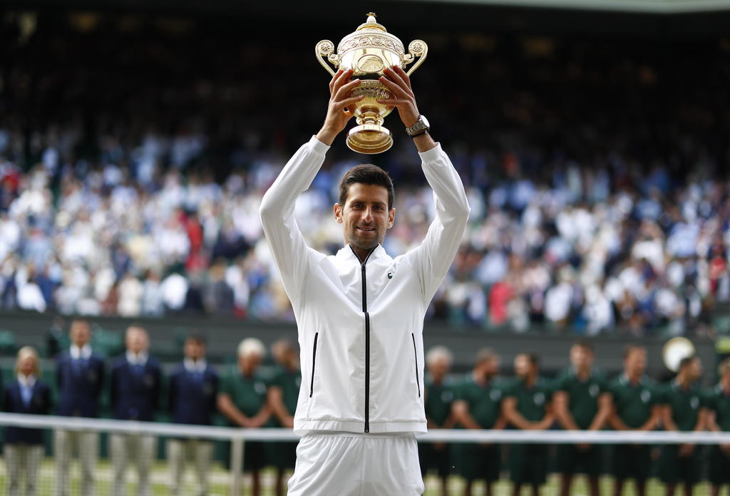 Vence Djokovic a Federer y conquista su quinto título de Wimbledon