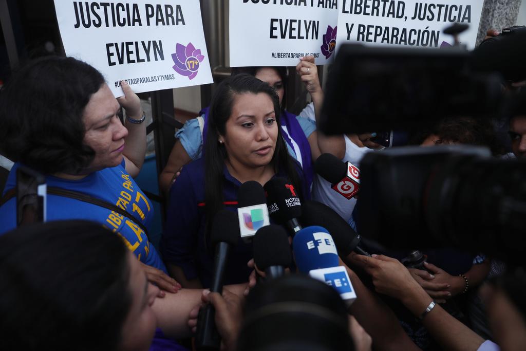 Salvadoreña acusada de abortar se declara inocente de homicidio agravado