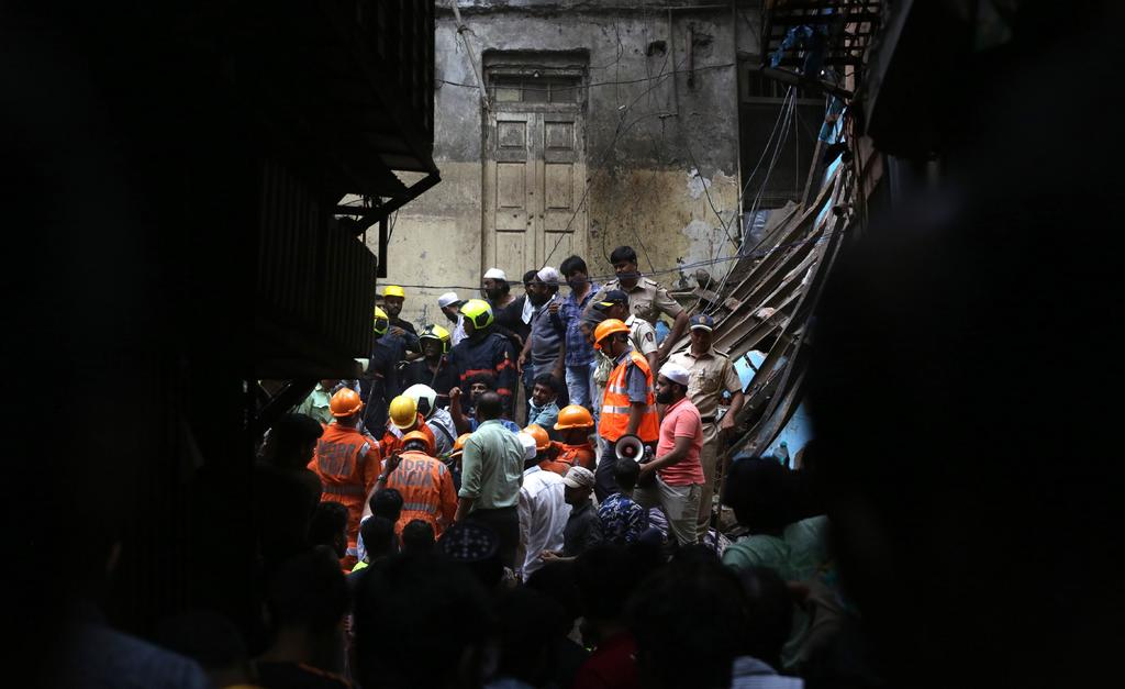 Derrumbe de edificio en Bombay deja al menos 7 muertos