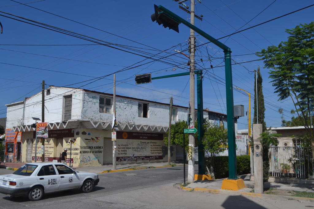 Avanza instalación de semáforos en Coronado y Chihuahua de Lerdo