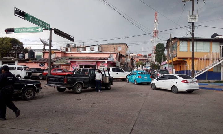 Urge regular el tráfico vehicular en El Salto, P. Nvo.