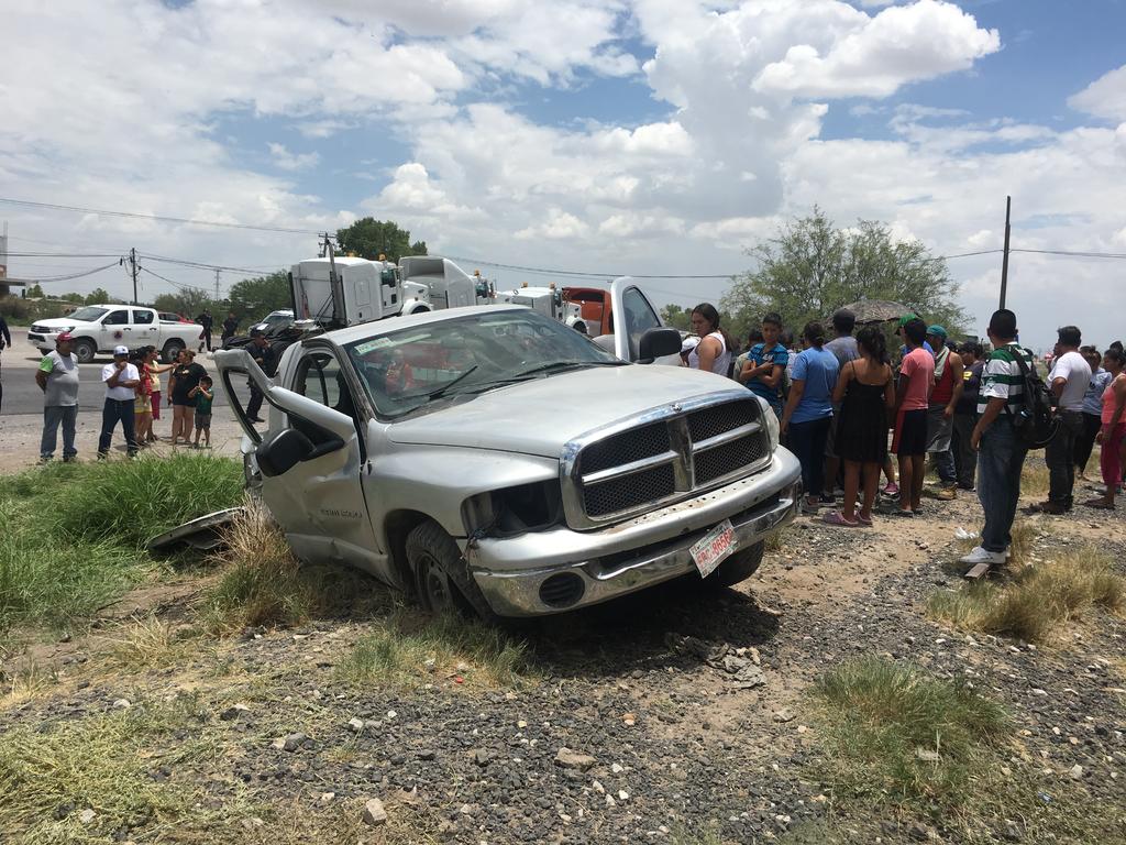 Tren impacta camioneta en Gómez Palacio; hay tres mujeres lesionadas
