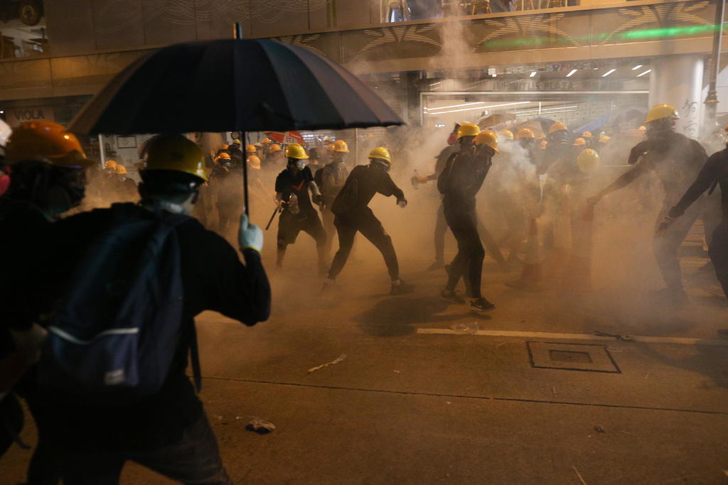 Segunda jornada de protestas termina con enfrentamientos en Hong Kong