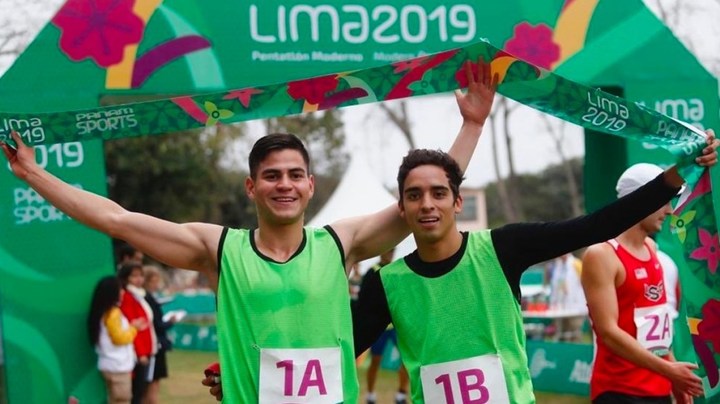 Aztecas se pintan de dorado