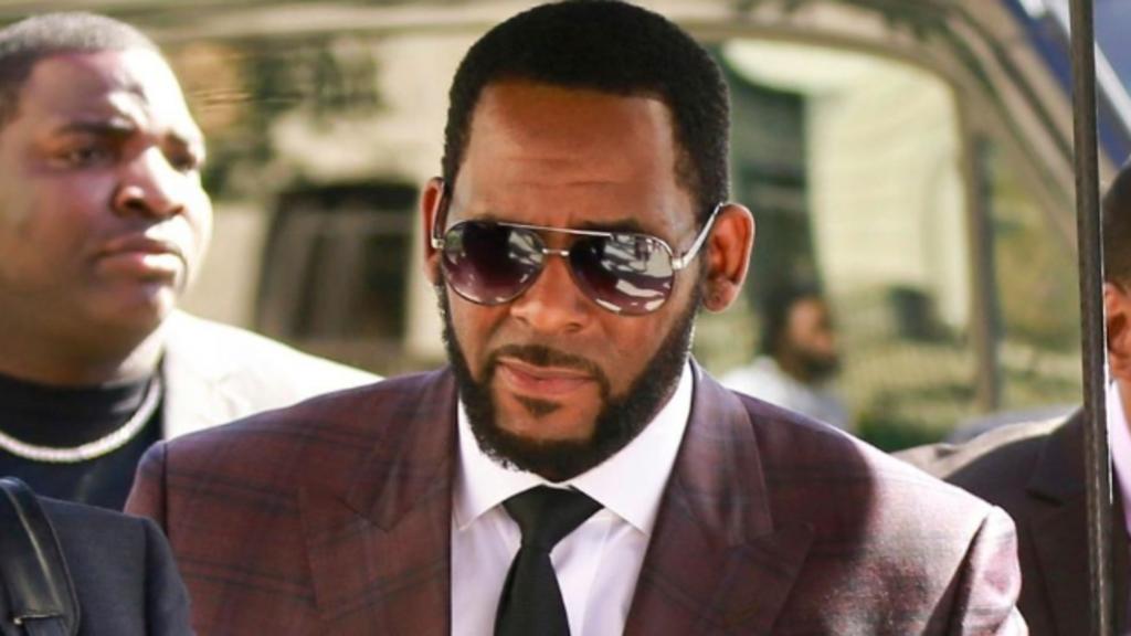 R. Kelly se declara no culpable de cargos por abuso de menores