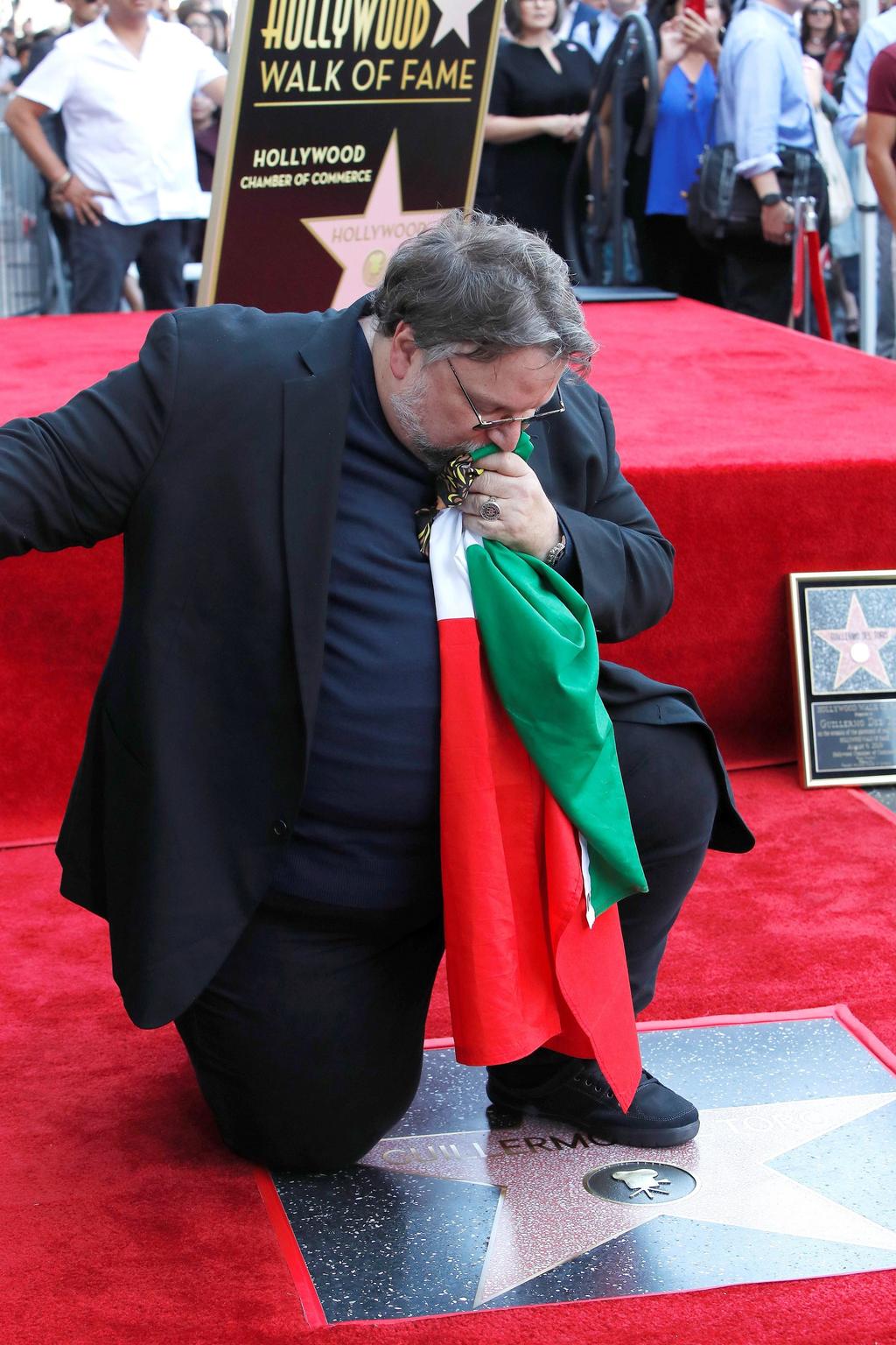 Guillermo del Toro dedica estrella en Hollywood a jóvenes mexicanos