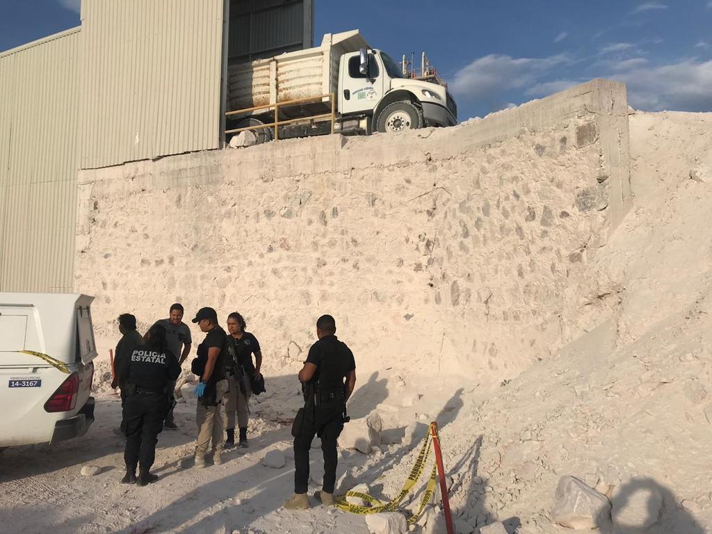 Fallece al caer de seis metros de altura mientras descargaba un camión