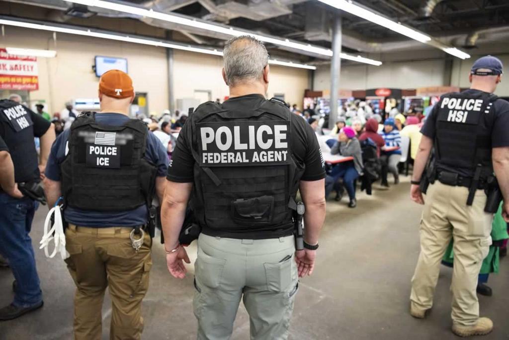 Liberan a inmigrantes detenidos en redadas en Mississippi