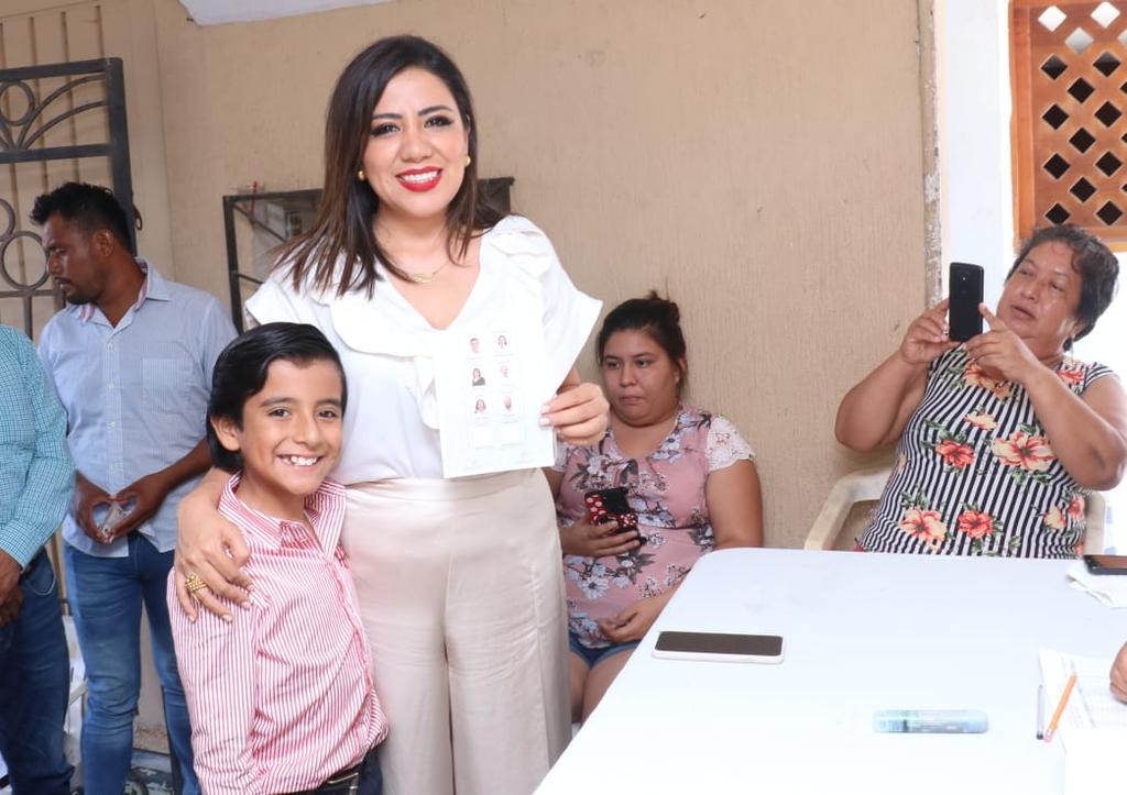 Vota Lorena Piñón en elección interna por dirigencia nacional del PRI