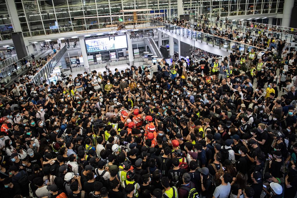 UE pide contención ante violencia en Hong Kong
