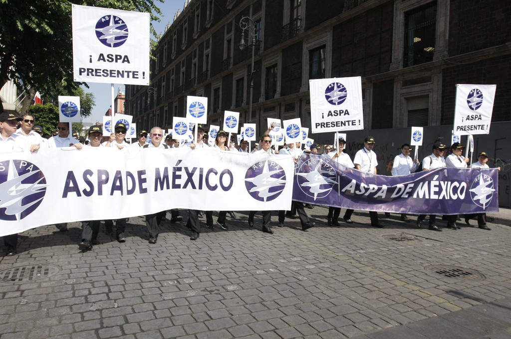 Pilotos podrán agremiarse a dos sindicatos en México