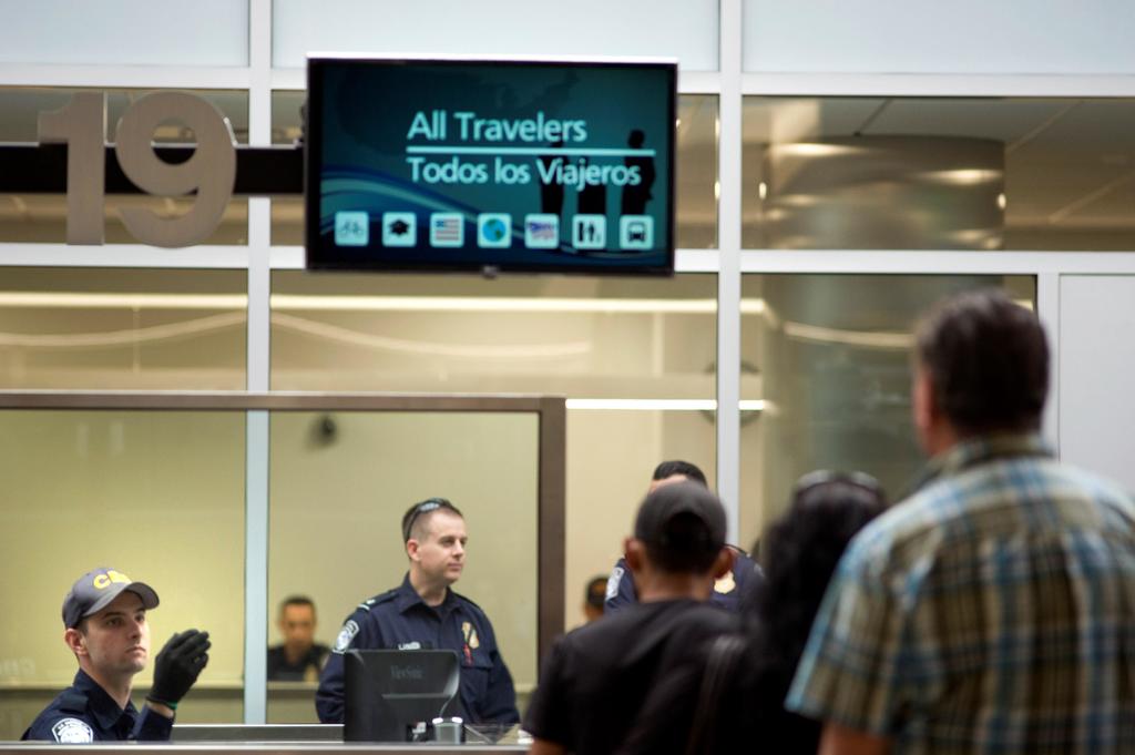 Falla en computadoras de aduanas retrasa llegadas a EUA