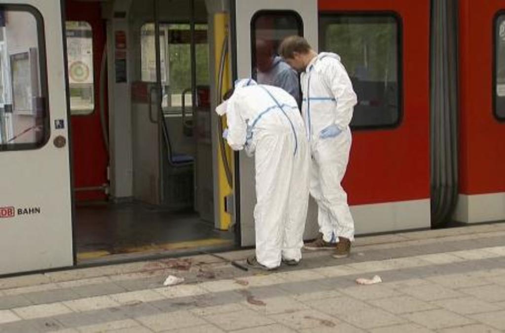 Matan a 2 personas a puñaladas en estación de tren en Alemania