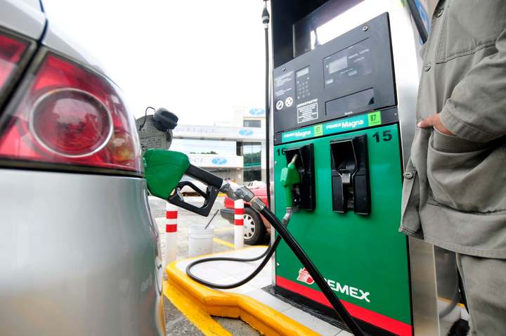 Precios de gasolinas  dan respiro a Pemex